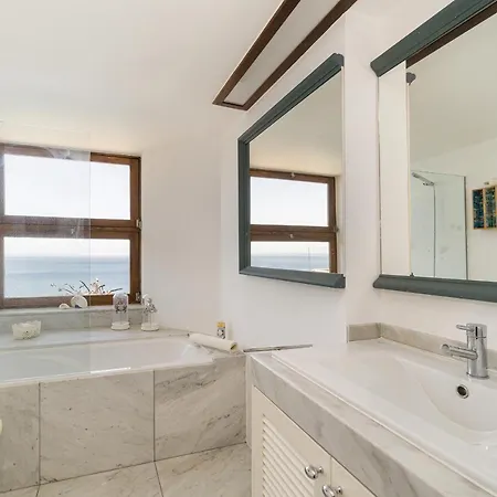 Premium Apartment, Private Beach Access, Garage, View Διαμέρισμα