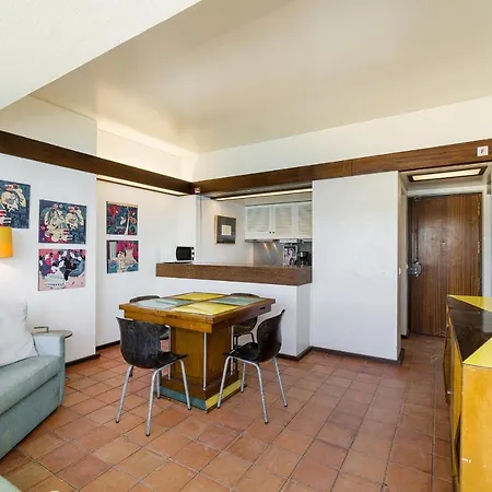 Διαμέρισμα Premium Apartment, Private Beach Access, Garage, View