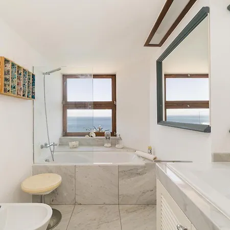 Premium Apartment, Private Beach Access, Garage, View *